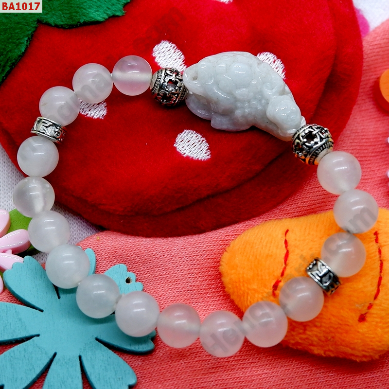 BA1017 สร้อยข้อมือกบคาบเหรียญ ราคา 439 บาท http://ww2.hengmark.com/view_product/BA1017.htm