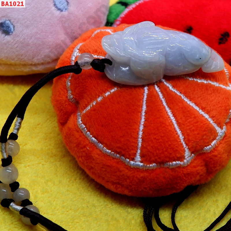 BA1021 สร้อยคอเชือกจี้รูปกบคาบเหรียญ หยกขาว ราคา 249 บาท http://ww2.hengmark.com/view_product/BA1021.htm