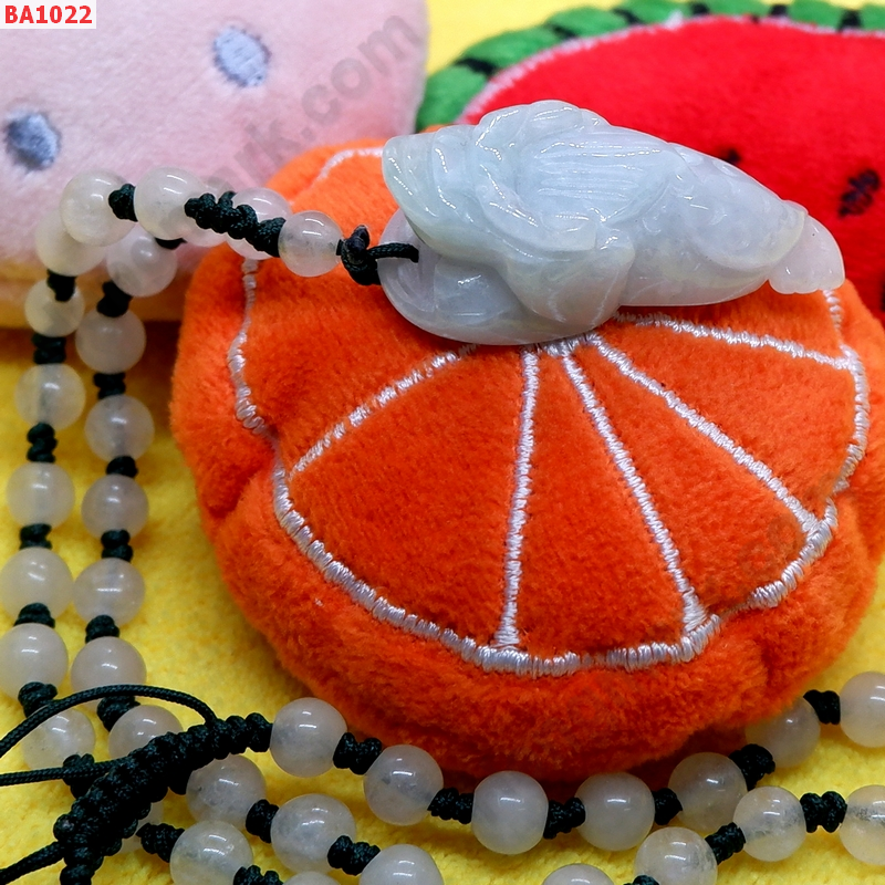 BA1022 สร้อยคอหยก จี้รูปกบคาบเหรียญ หยกขาว ราคา 449 บาท http://ww2.hengmark.com/view_product/BA1022.htm