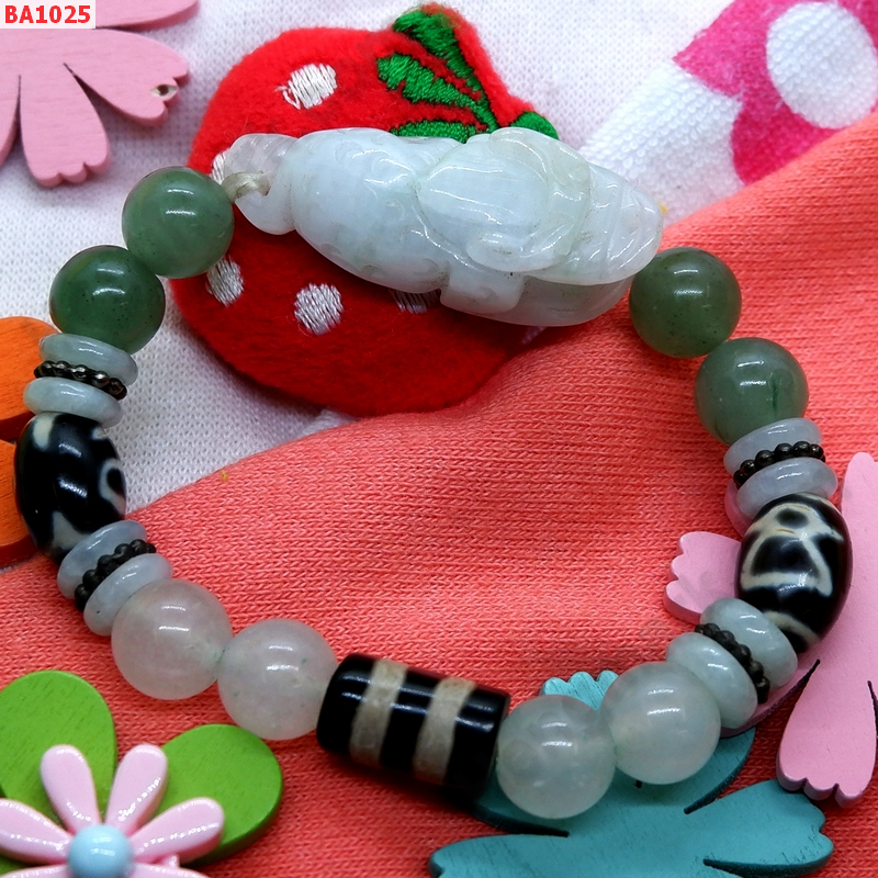 BA1025 สร้อยข้อมือกบคาบเหรียญ+DZI 3เม็ด ราคา 649 บาท http://ww2.hengmark.com/view_product/BA1025.htm