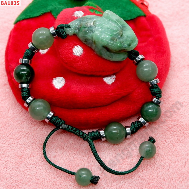 BA1035 สร้อยข้อมือกบคาบเหรียญหยกเขียวเชือกถัก ราคา 449 บาท http://ww2.hengmark.com/view_product/BA1035.htm