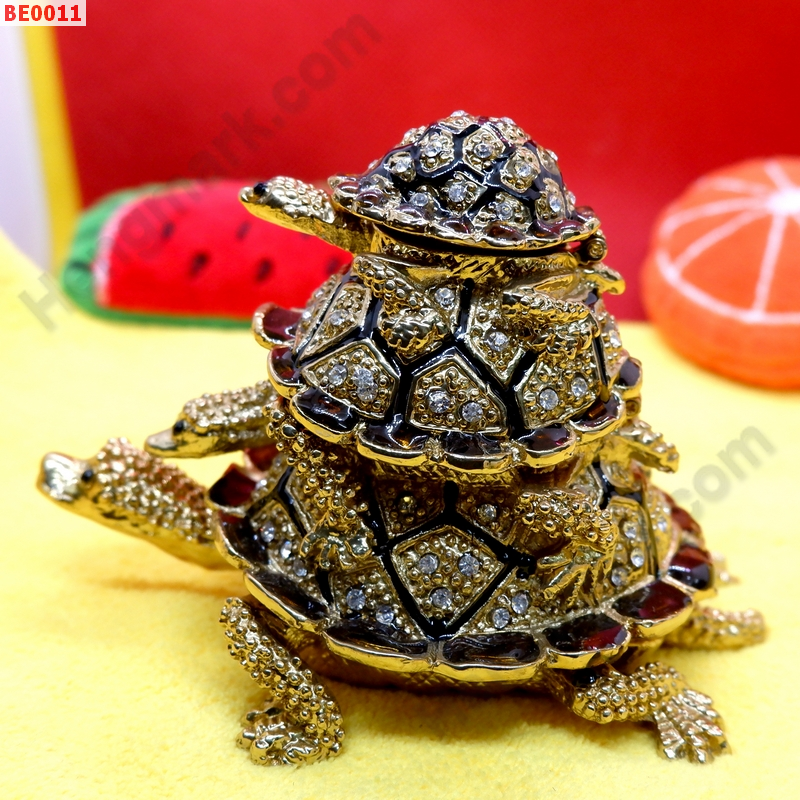 BE0011 เต่า 3 ตัว สีทองดำ ตลับเครื่องประดับฝังคริสตัล ราคา 899 บาท http://ww2.hengmark.com/view_product/BE0011.htm