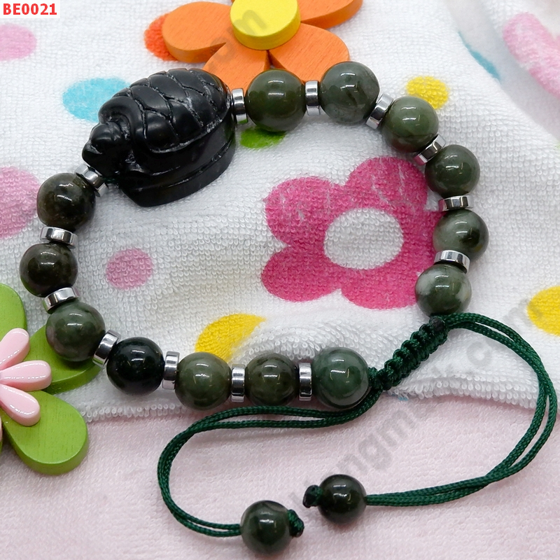 BE0021 สร้อยข้อมือเต่าเหยกดำ+หยก+สีเงินเชือกถัก ราคา 499 บาท http://ww2.hengmark.com/view_product/BE0021.htm