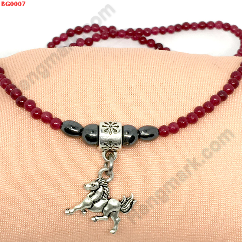 BG0007 สร้อยคอทับทิมจี้รูปม้าโลหะสีเงิน ราคา 299 บาท http://ww2.hengmark.com/view_product/BG0007.htm