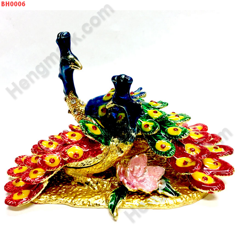 BH0006 นกยูงคู่ ตลับเครื่องประดับฝังคริสตัล ราคา 949 บาท http://ww2.hengmark.com/view_product/BH0006.htm