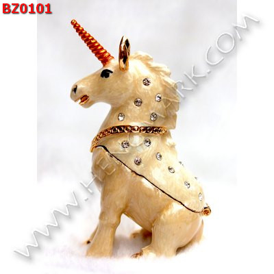 BZ0101 ม้ายูนิคอร์นทองเหลืองลงยาประดับคริสตัล ราคา 1200 บาท http://ww2.hengmark.com/view_product/BZ0101.htm