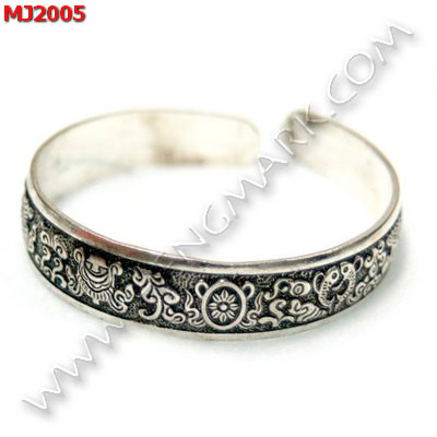 MJ2005 กำไลสีเงินแกะลายสัญลักษณ์มงคล 8 อย่าง ราคา 499 บาท http://ww2.hengmark.com/view_product/MJ2005.htm