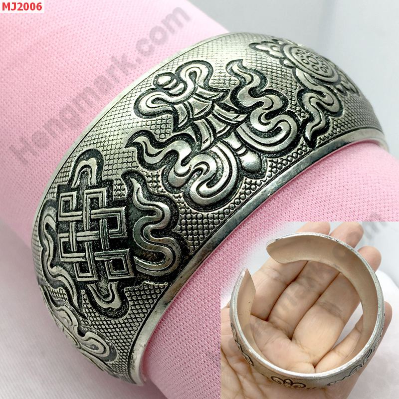 MJ2006 กำไลสีเงินแกะลายสัญลักษณ์มงคล 8 อย่าง ราคา 399 บาท http://ww2.hengmark.com/view_product/MJ2006.htm