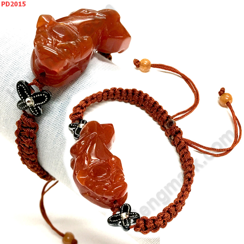 PD2015 สร้อยข้อมือปี่เซียะหินสีแดงเชือกถัก ราคา 299 บาท http://ww2.hengmark.com/view_product/PD2015.htm