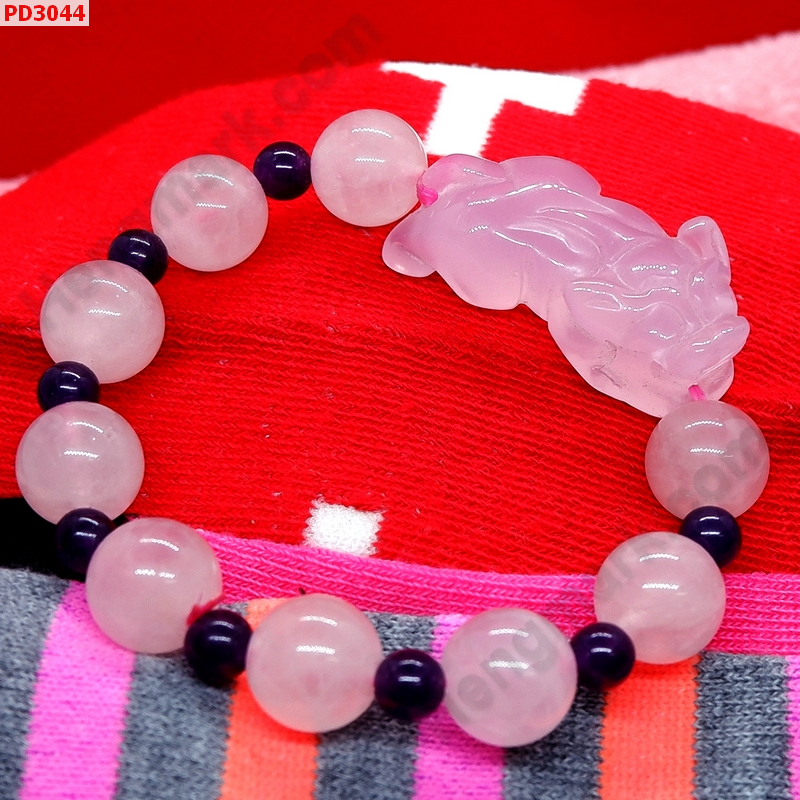 PD3044  สร้อยข้อมือปี่เซียะโรสควอตซ์  ราคา 399 บาท http://ww2.hengmark.com/view_product/PD3044.htm