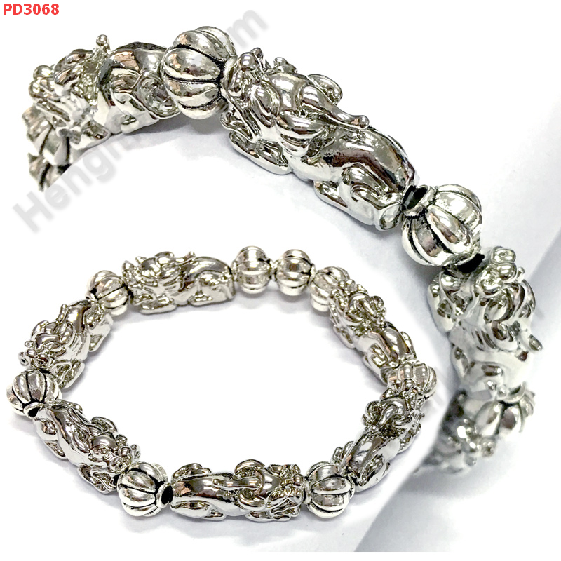 PD3068 สร้อยข้อมือปี่เซียะโลหะเงิน 6 ตัว ราคา 549 บาท http://ww2.hengmark.com/view_product/PD3068.htm