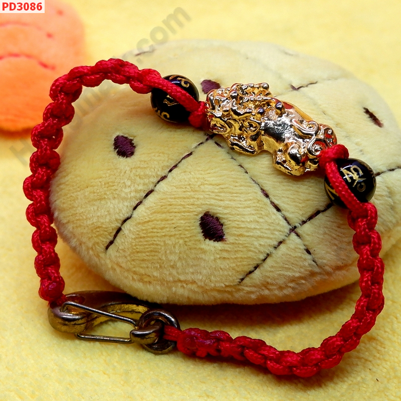 PD3086 สร้อยข้อมือปี่เซียะทอง+คาถา เชือกถัก ราคา 379 บาท http://ww2.hengmark.com/view_product/PD3086.htm