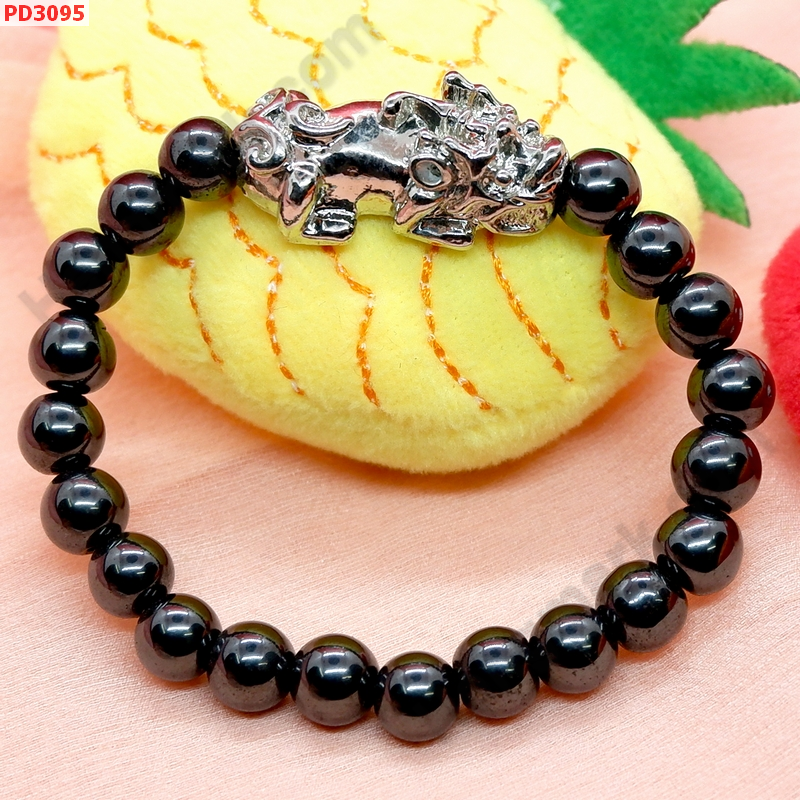 PD3095 สร้อยข้อมือปี่เซียะสีเงินร้อยเฮมาไทด์ ราคา 399 บาท http://ww2.hengmark.com/view_product/PD3095.htm