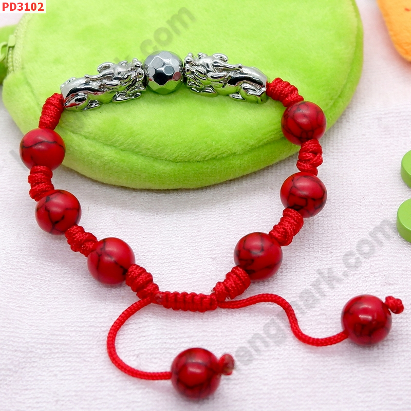 PD3102 สร้อยข้อมือปี่เซียะสีเงินคู่เล็ก+หินสีแดง ราคา 349 บาท http://ww2.hengmark.com/view_product/PD3102.htm