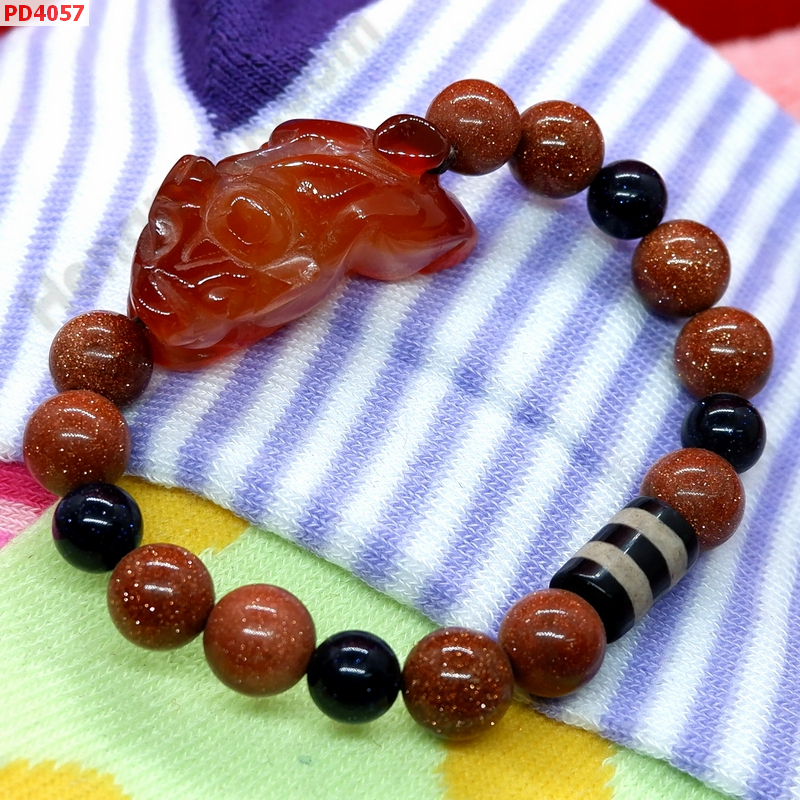 PD4057 สร้อยข้อมือปี่เซียะหินสีแดง+DZI ราคา 479 บาท http://ww2.hengmark.com/view_product/PD4057.htm