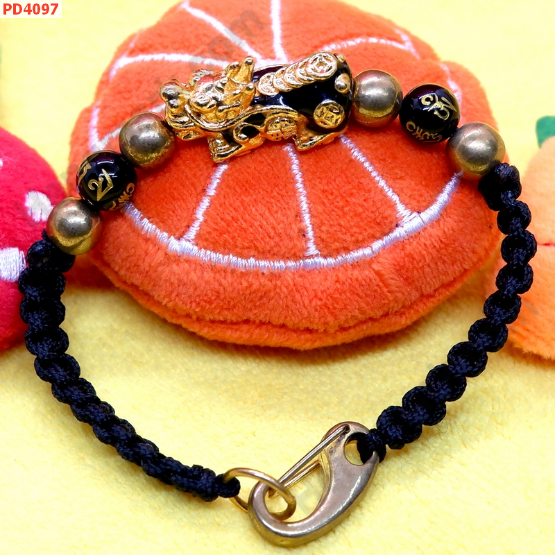 PD4097 สร้อยข้อมือปี่เซียะทองเ+คาถา เชือกถัก ราคา 469 บาท http://ww2.hengmark.com/view_product/PD4097.htm