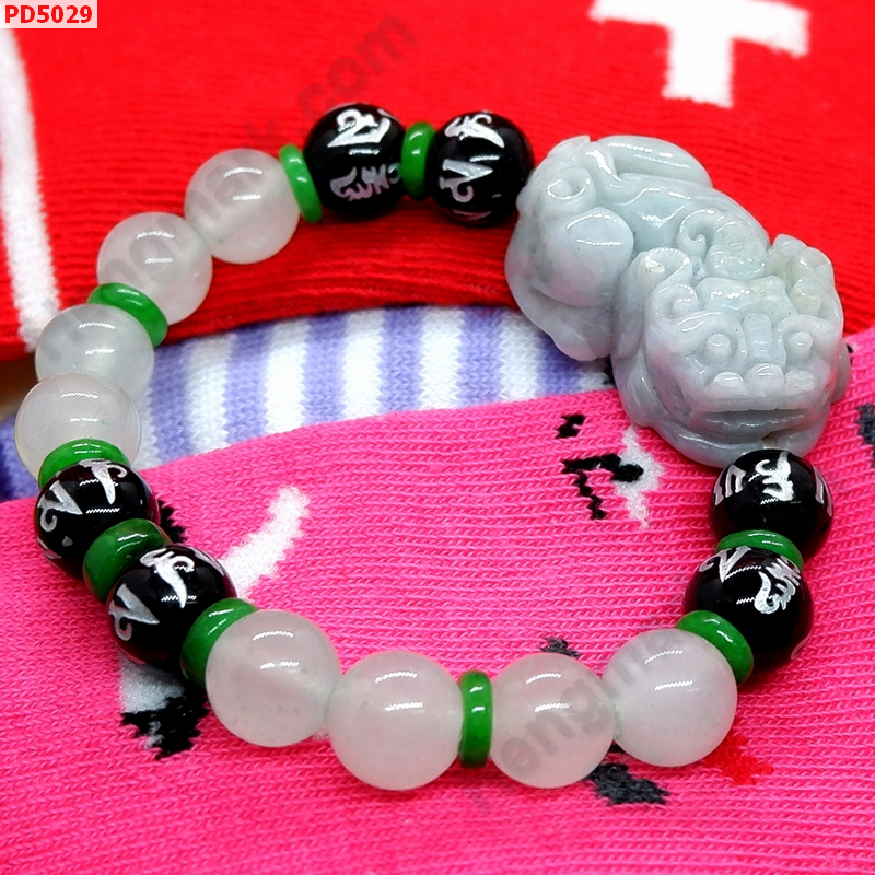 PD5029 สร้อยข้อมือปี่เซียะหยกขาวอมเขียว+คาถาทิเบต ราคา 599 บาท http://ww2.hengmark.com/view_product/PD5029.htm