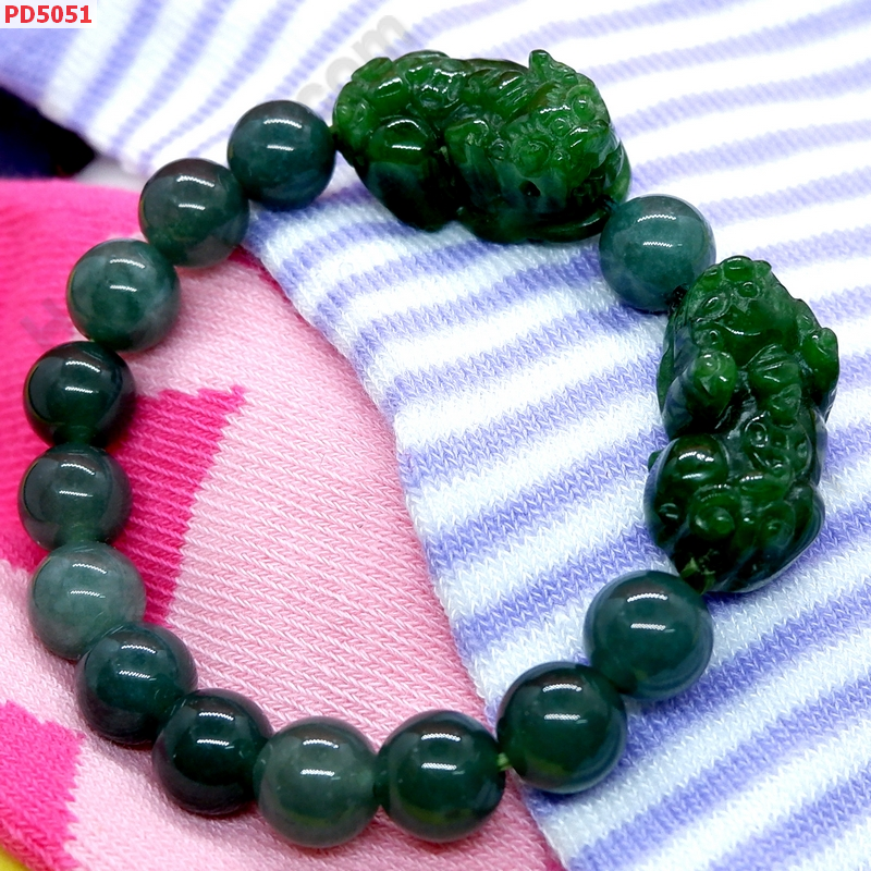 PD5051  สร้อยข้อมือปี่เซียะคู่ หินหยกสีเขียวเข้ม ราคา 599 บาท http://ww2.hengmark.com/view_product/PD5051.htm