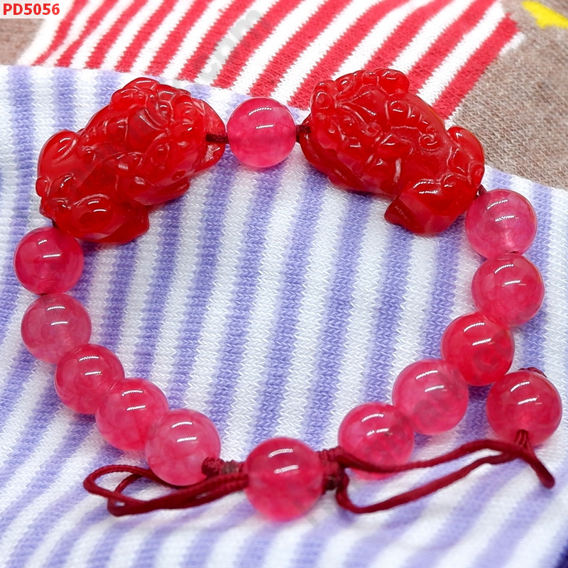 PD5056 สร้อยข้อมือปี่เซียะคู่ หินหยกสีแดง สร้อยเชือก ราคา 599 บาท http://ww2.hengmark.com/view_product/PD5056.htm