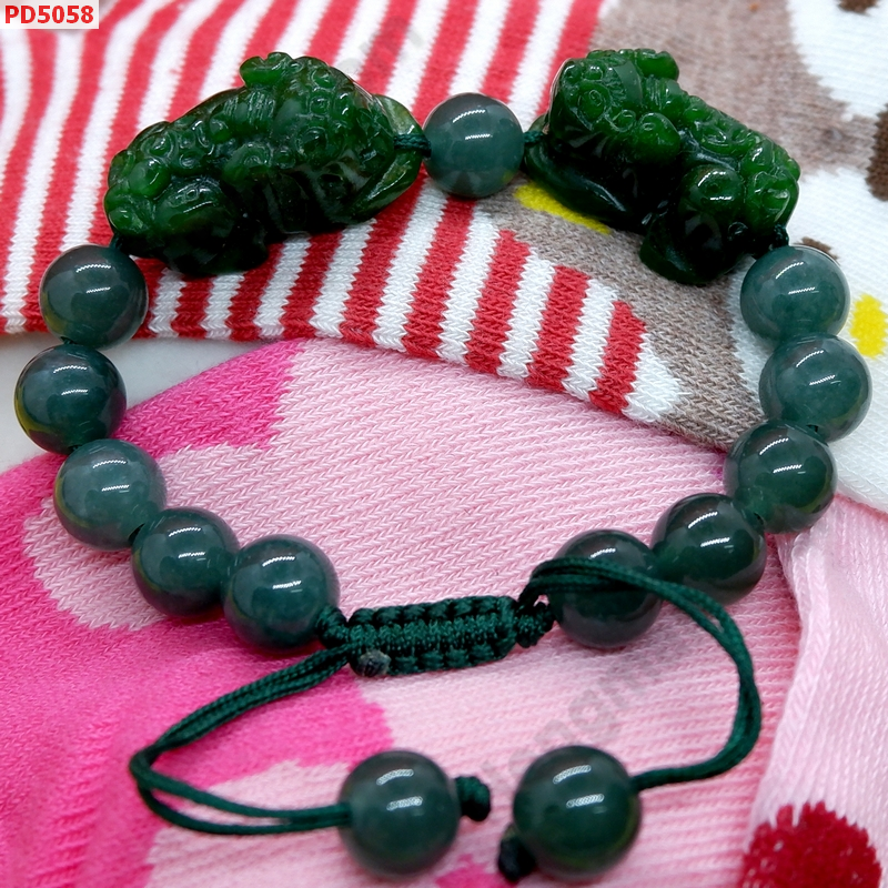 PD5058 สร้อยข้อมือปี่เซียะคู่ หินหยกสีเขียวเข้ม สร้อยเชือก ราคา 599 บาท http://ww2.hengmark.com/view_product/PD5058.htm
