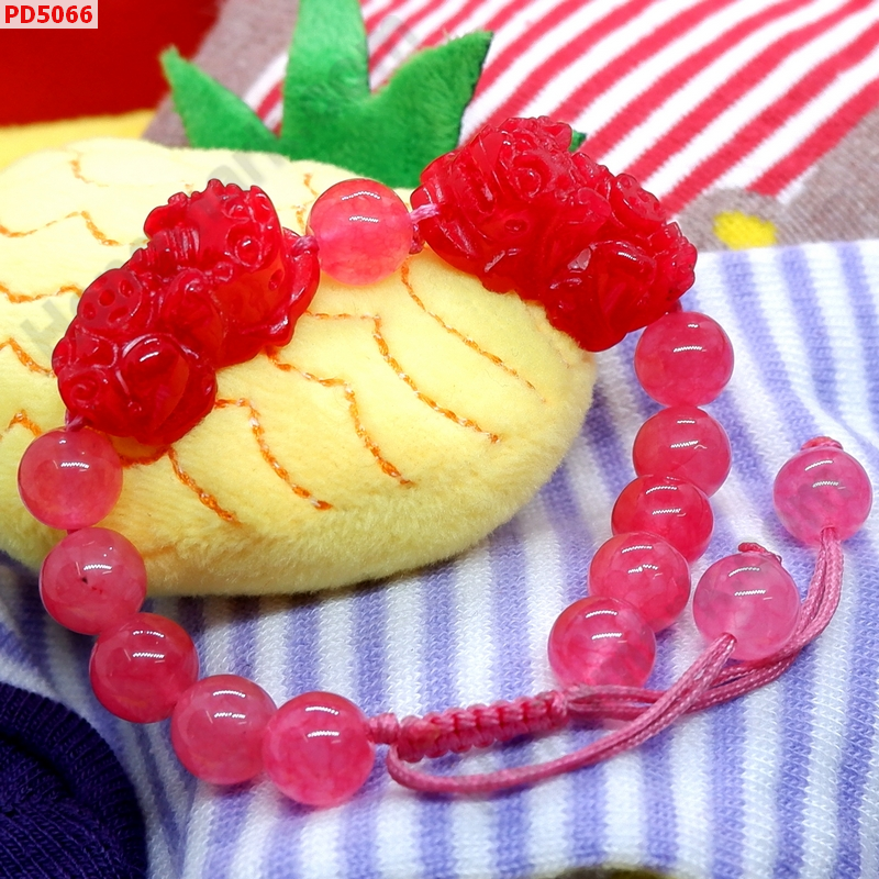 PD5066 สร้อยข้อมือปี่เซียะคู่ หินหยกสีแดงแบบเชือก ราคา 599 บาท http://ww2.hengmark.com/view_product/PD5066.htm