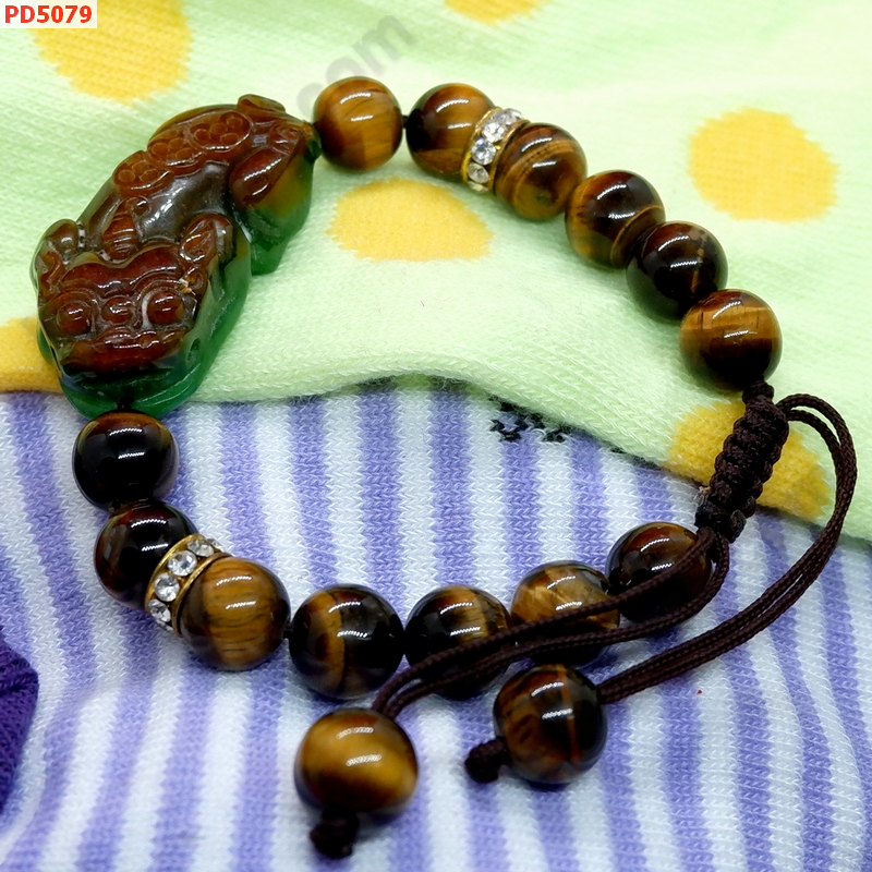 PD5079 สร้อยข้อมือปี่เซียะหยกเขียวน้ำตาล สร้อยเชือก ราคา 599 บาท http://ww2.hengmark.com/view_product/PD5079.htm