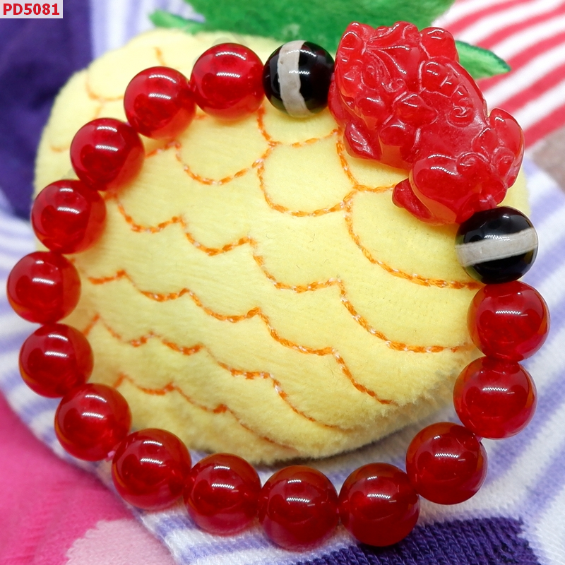 PD5081 สร้อยข้อมือปี่เซียะหินสีแดง+DZI ราคา 529 บาท http://ww2.hengmark.com/view_product/PD5081.htm