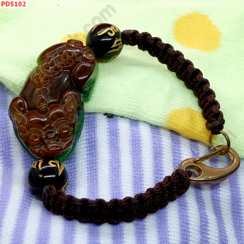 PD5102 สร้อยข้อมือปี่เซียะหยกเขียวน้ำตาล สร้อยเชือก ราคา 519 บาท http://ww2.hengmark.com/view_product/PD5102.htm