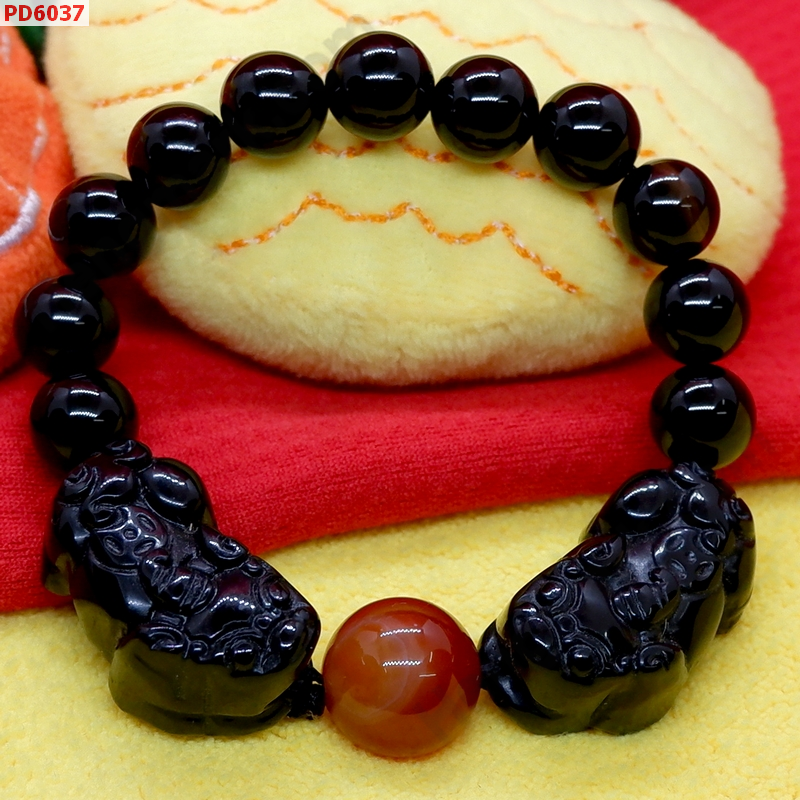 PD6037  สร้อยข้อมือปี่เซียะคู่ หินอะเกตดำ ราคา 699 บาท http://ww2.hengmark.com/view_product/PD6037.htm