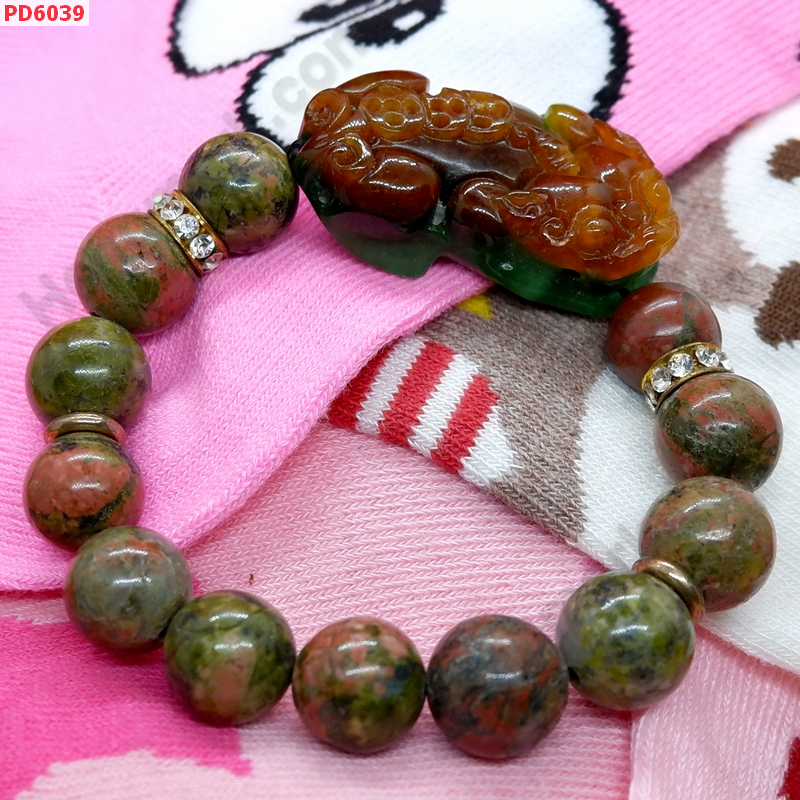 PD6039 สร้อยข้อมือปี่เซียะหยกเขียวน้ำตาล ราคา 629 บาท http://ww2.hengmark.com/view_product/PD6039.htm