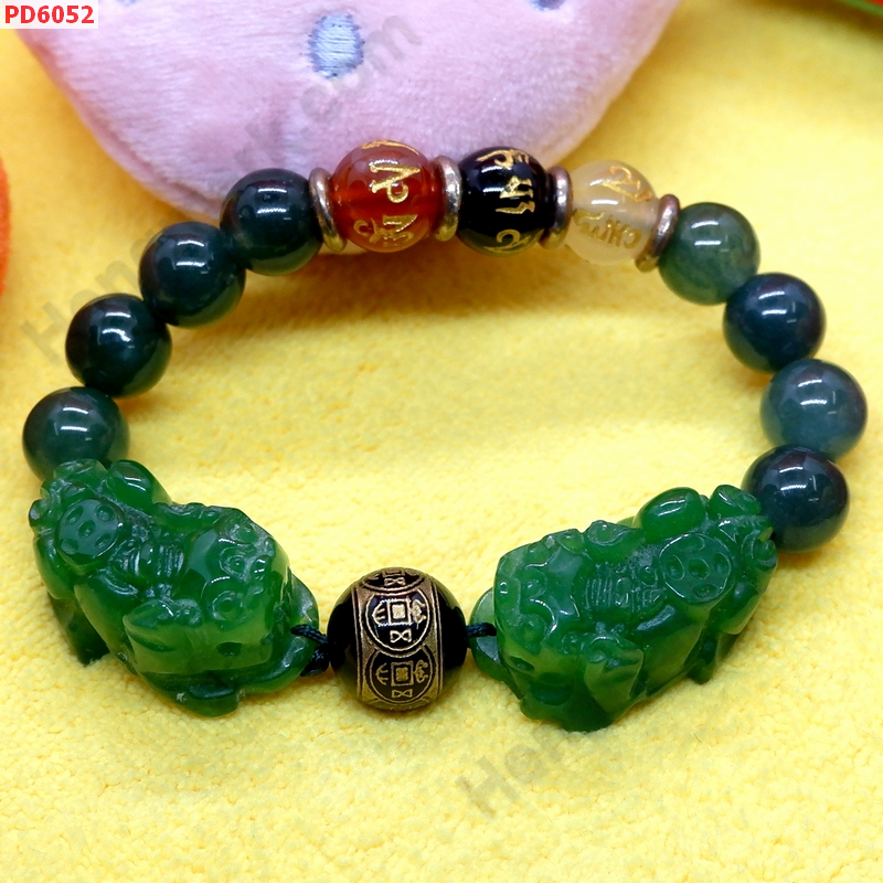 PD6052 สร้อยข้อมือปี่เซียะคู่ หินสีเขียวสด+คาถาทิเบต ราคา 699 บาท http://ww2.hengmark.com/view_product/PD6052.htm