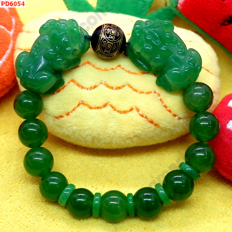 PD6054 สร้อยข้อมือปี่เซียะคู่ หินสีเขียวสด ราคา 649 บาท http://ww2.hengmark.com/view_product/PD6054.htm