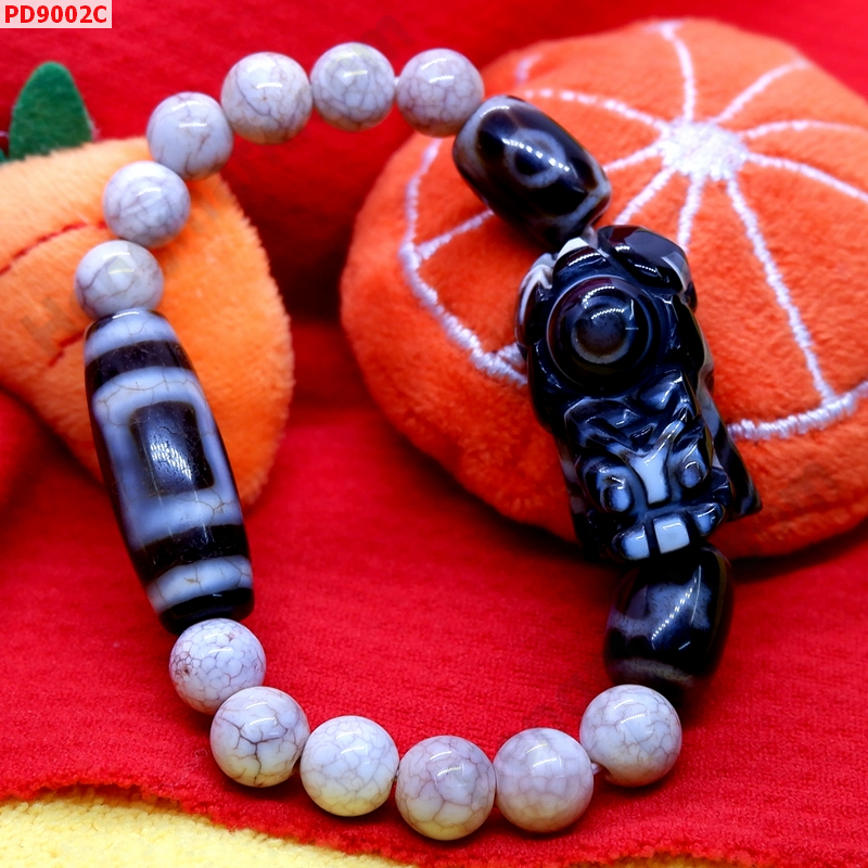PD9002C สร้อยข้อมือปี่เซียะหินอะเกต+DZI ราคา 1129 บาท http://ww2.hengmark.com/view_product/PD9002C.htm