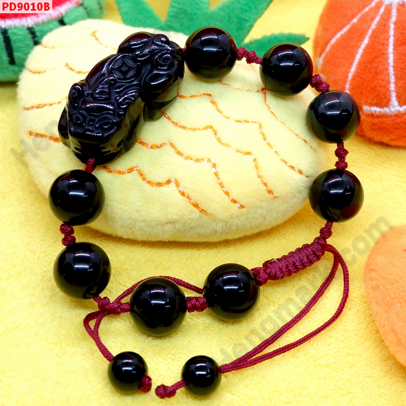 PD9010B สร้อยข้อมือปี่เซียะหินอ๊อบซิเดียน เชือกแดง ราคา 599 บาท http://ww2.hengmark.com/view_product/PD9010B.htm