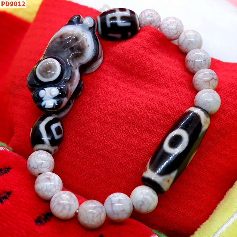 PD9012 สร้อยข้อมือปี่เซียะหินอะเกต+DZI ราคา 1129 บาท http://ww2.hengmark.com/view_product/PD9012.htm