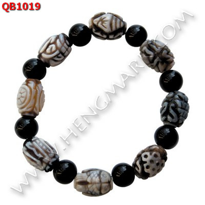 QB1019 สร้อยข้อมือหินทิเบตลายสัญลักษณ์มงคล 8 อย่าง ราคา 1999 บาท http://ww2.hengmark.com/view_product/QB1019.htm