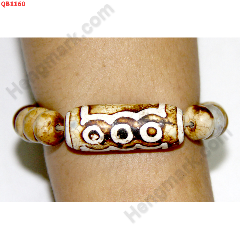 QB1160 สร้อยข้อมือหิน DZI 5 ตา ราคา 799 บาท http://ww2.hengmark.com/view_product/QB1160.htm