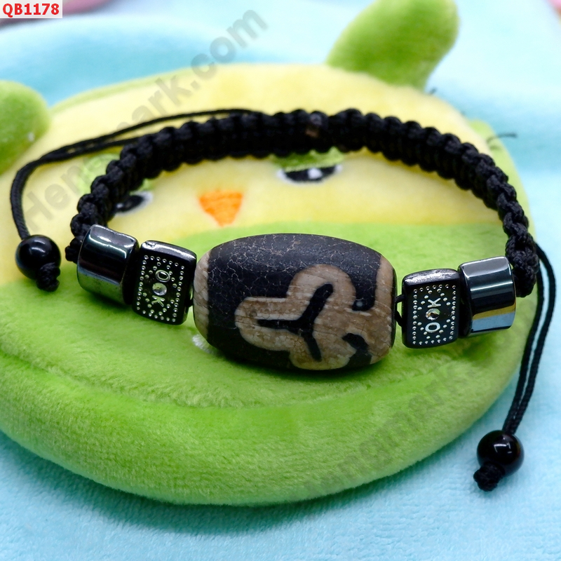 QB1178 สร้อยข้อมือDZI ต้นโพธิ์ เชือกถัก ราคา 299 บาท http://ww2.hengmark.com/view_product/QB1178.htm