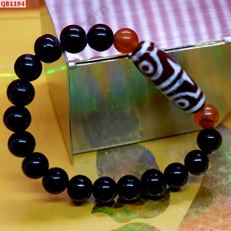 QB1194 สร้อยข้อมือ DZI 4 ตา ราคา 299 บาท http://ww2.hengmark.com/view_product/QB1194.htm