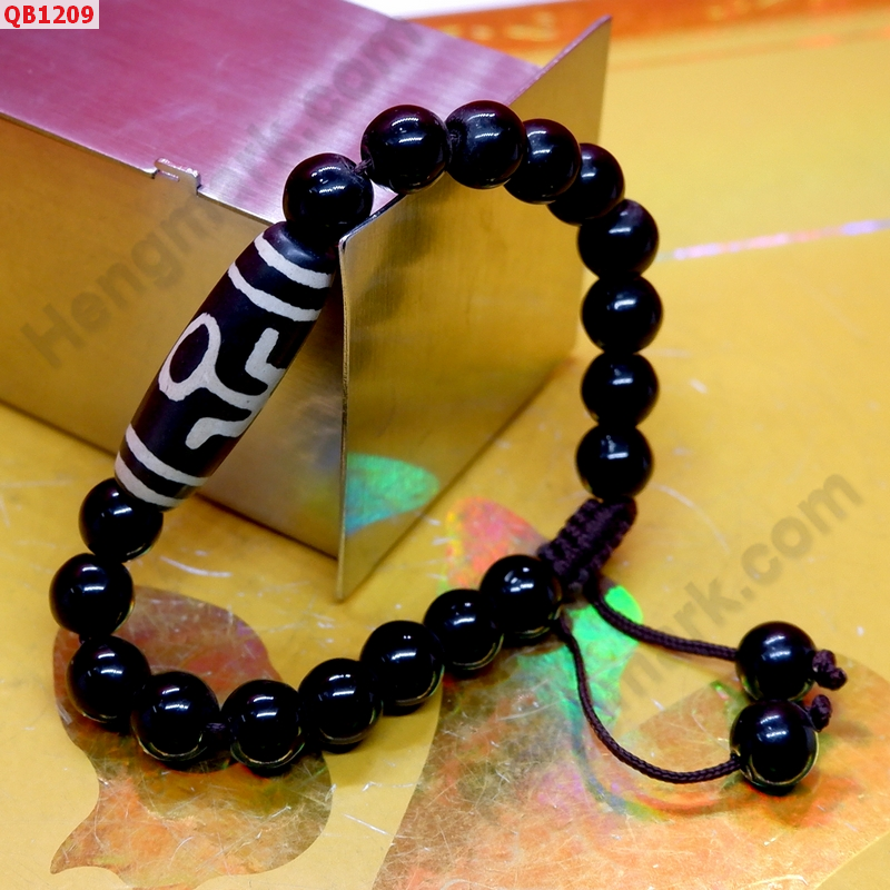QB1209 สร้อยข้อมือ DZI ลายผู้สูงศักดิ์ ราคา 299 บาท http://ww2.hengmark.com/view_product/QB1209.htm