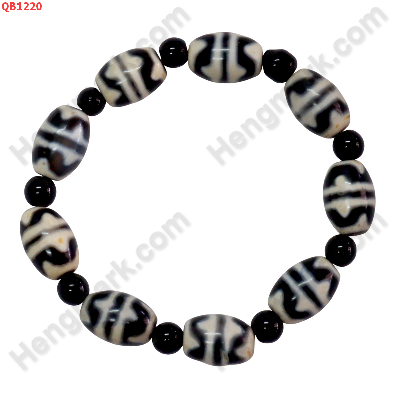 QB1220 สร้อยข้อมือ DZI ลายเขี้ยวเสือคู่ 9 เม็ด ราคา 939 บาท http://ww2.hengmark.com/view_product/QB1220.htm