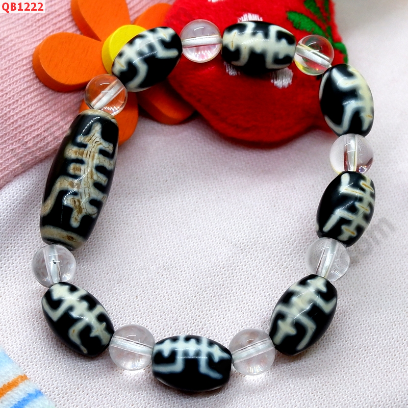 QB1222 สร้อยข้อมือ DZI ลายอายุยืน 8 เม็ด ราคา 899 บาท http://ww2.hengmark.com/view_product/QB1222.htm