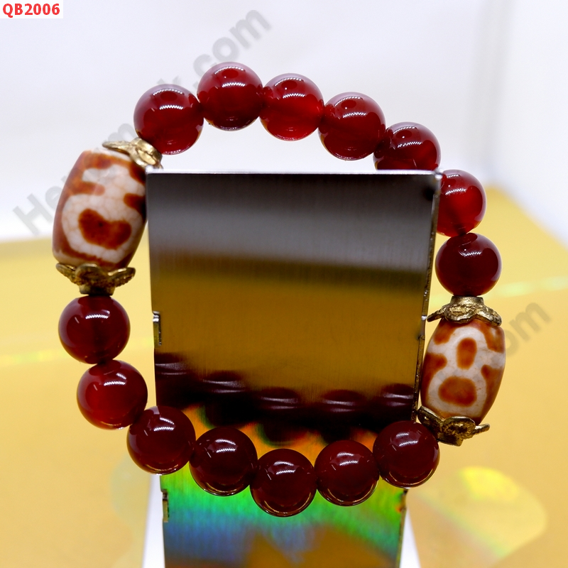 QB2006 สร้อยข้อมือหินDZI ไฉ่ซิงเอี๊ย และแก้ววิเศษ ราคา 699 บาท http://ww2.hengmark.com/view_product/QB2006.htm