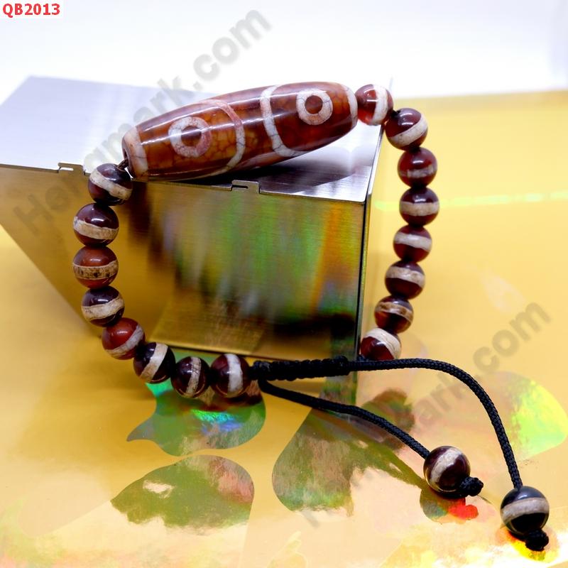 QB2013 สร้อยข้อมือหินDZI 3 ตา และหมอยา ราคา 499 บาท http://ww2.hengmark.com/view_product/QB2013.htm