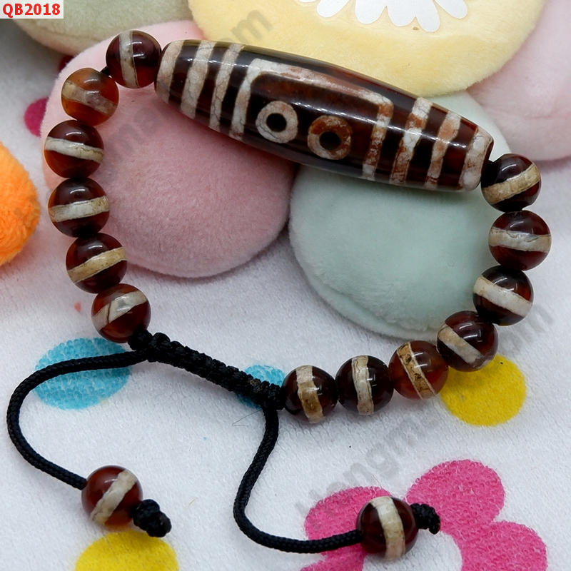 QB2018 สร้อยข้อมือหินทิเบตDZI 5 ตาและหมอยา ราคา 499 บาท http://ww2.hengmark.com/view_product/QB2018.htm