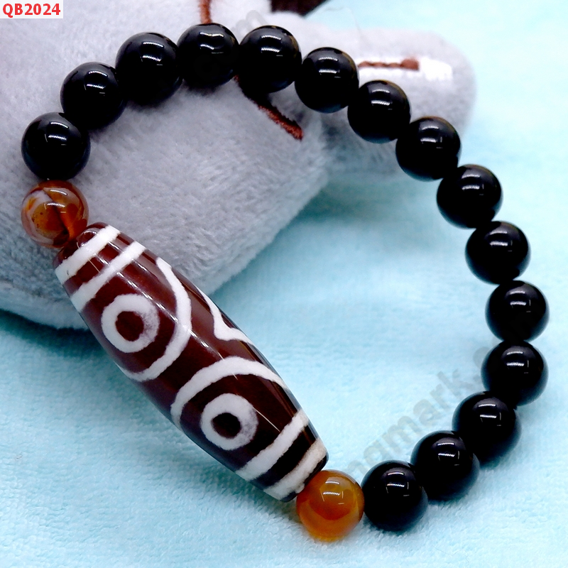 QB2024 สร้อยข้อมือหินDZI 3 ตา ราคา 399 บาท http://ww2.hengmark.com/view_product/QB2024.htm