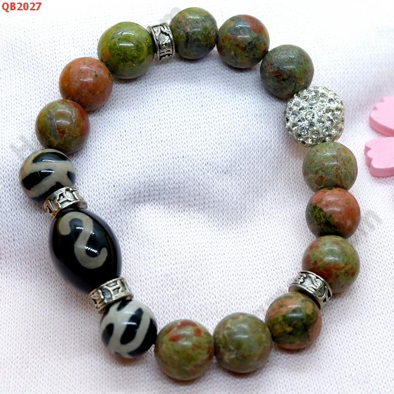 QB2027 สร้อยข้อมือหินDZI  ตะขอ และ ลามะยิ้ม ราคา 399 บาท http://ww2.hengmark.com/view_product/QB2027.htm