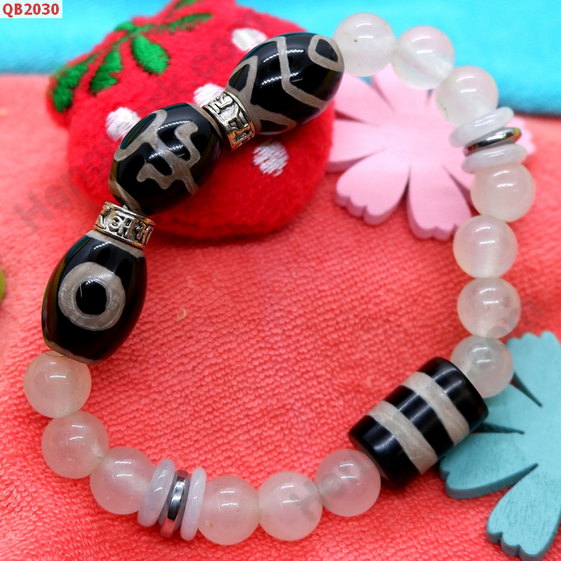 QB2030 สร้อยข้อมือหินDZI  ผู้สูงศักดิ์ 1 ตา ภูเขา และ 2 เส้น ราคา 499 บาท http://ww2.hengmark.com/view_product/QB2030.htm