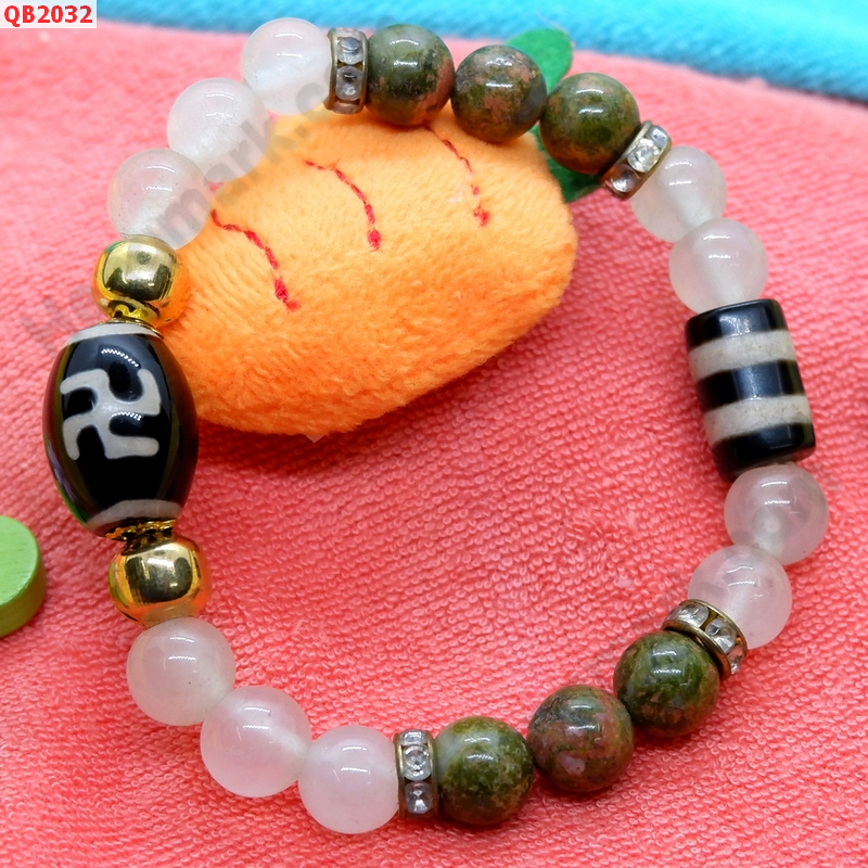 QB2032 สร้อยข้อมือหินDZI  สวัสดิกะและ 2 เส้น ราคา 349 บาท http://ww2.hengmark.com/view_product/QB2032.htm