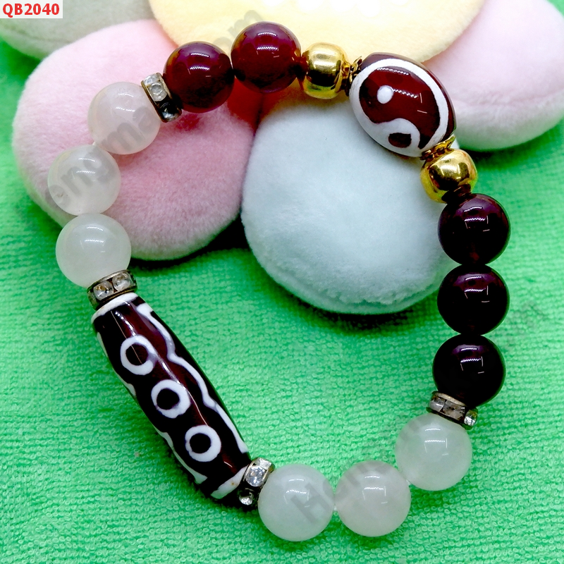 QB2040 สร้อยข้อมือหินDZI  5 ตา และ หยินหยาง ราคา 399 บาท http://ww2.hengmark.com/view_product/QB2040.htm